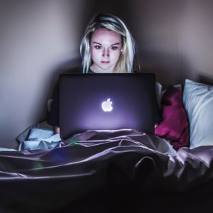 Woman with a laptop in bed/ CC0 victoria-heath