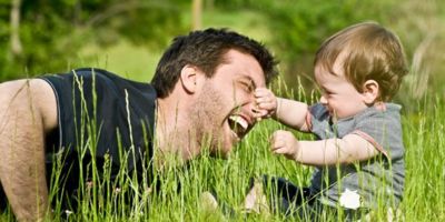 Child and dad playing in the grass © ZoneCreative