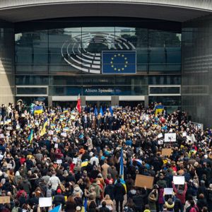 Gathering outside the EP building in support to Ukraine