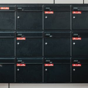 Black mailboxes / CC0 Bernard Hermant