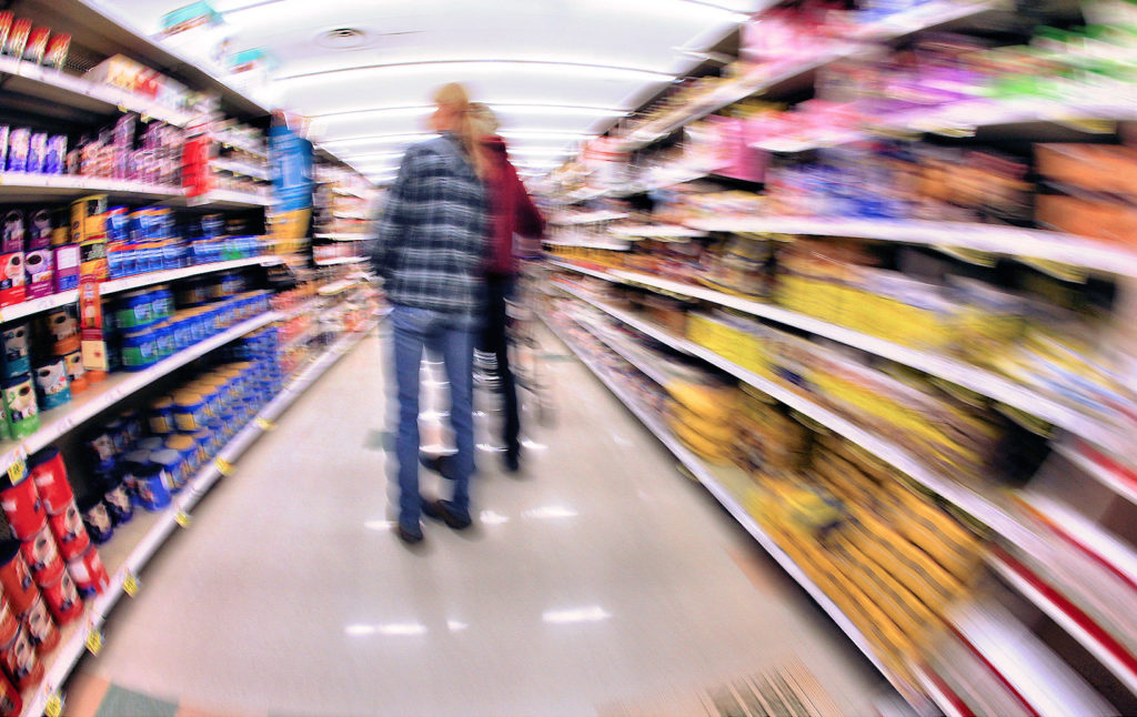 Blurry supermarket aisle / Indiana Stan / CC BY-NC 2.0